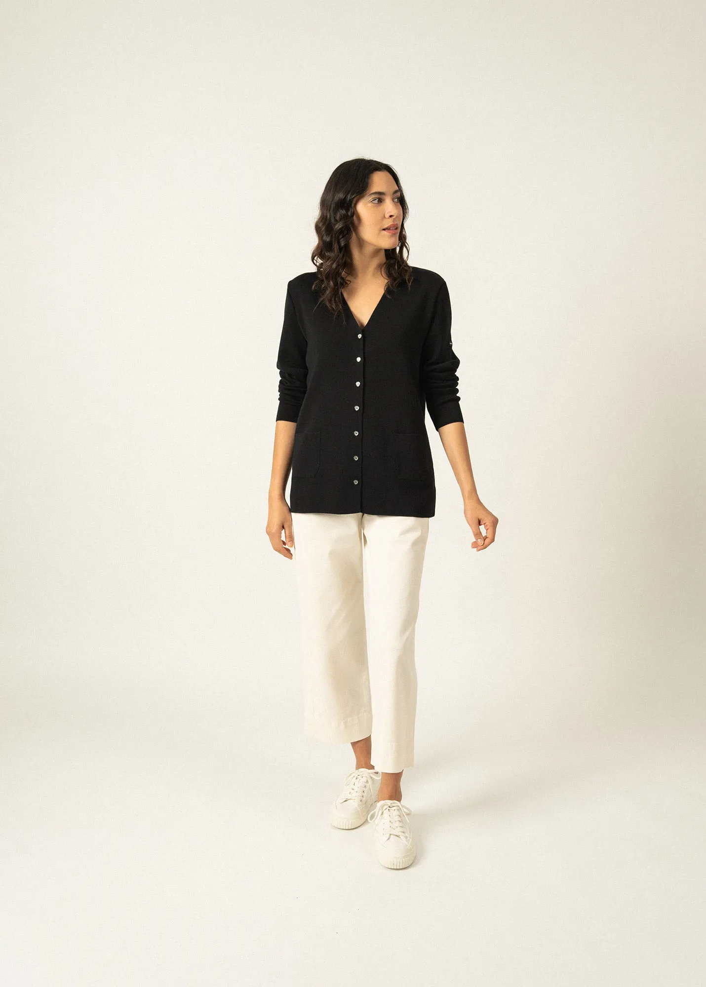 Blainville V neck cardigan - buttoned, in soft wool (NOIR)